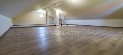 Moradia t2 remodela em arruda dos vinhos