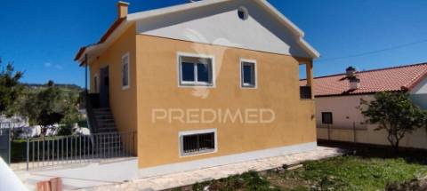 Moradia t2 remodela em arruda dos vinhos