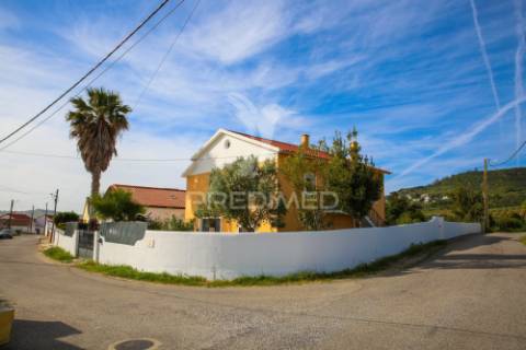 Moradia t2+2 remodela em arruda dos vinhos