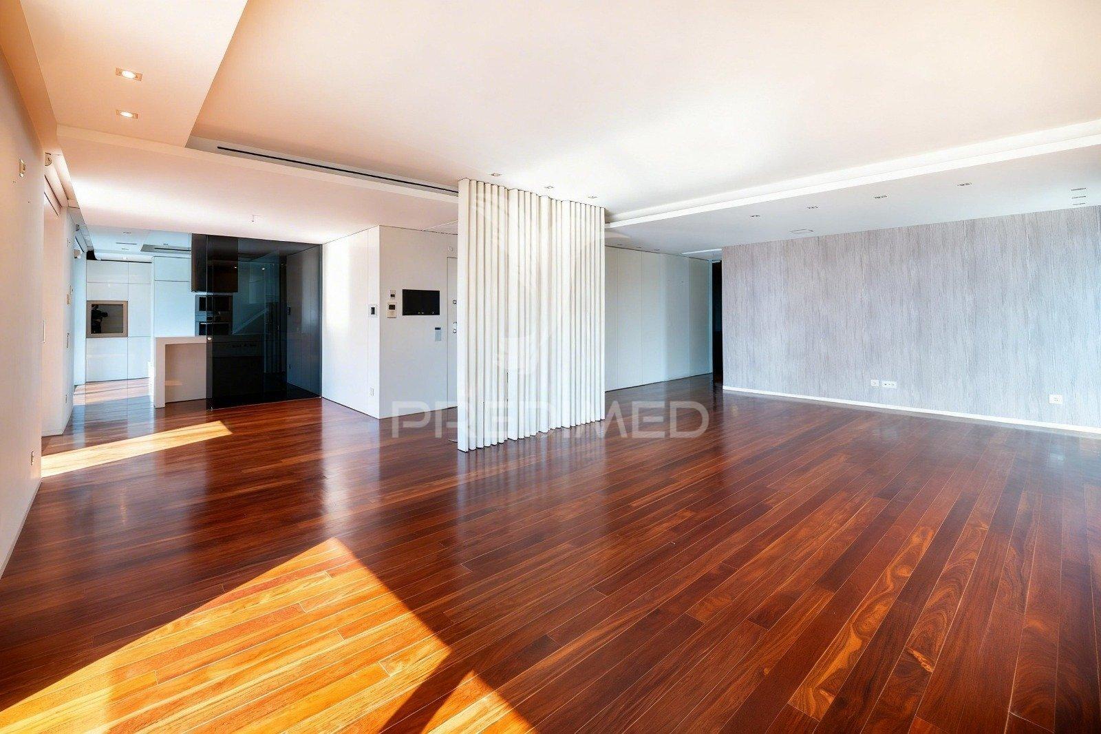 Penthouse t3 de luxo no centro de barcelos — avenida nuno álvares pereira