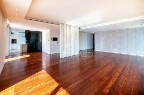 Penthouse t3 de luxo no centro de barcelos — avenida nuno álvares pereira