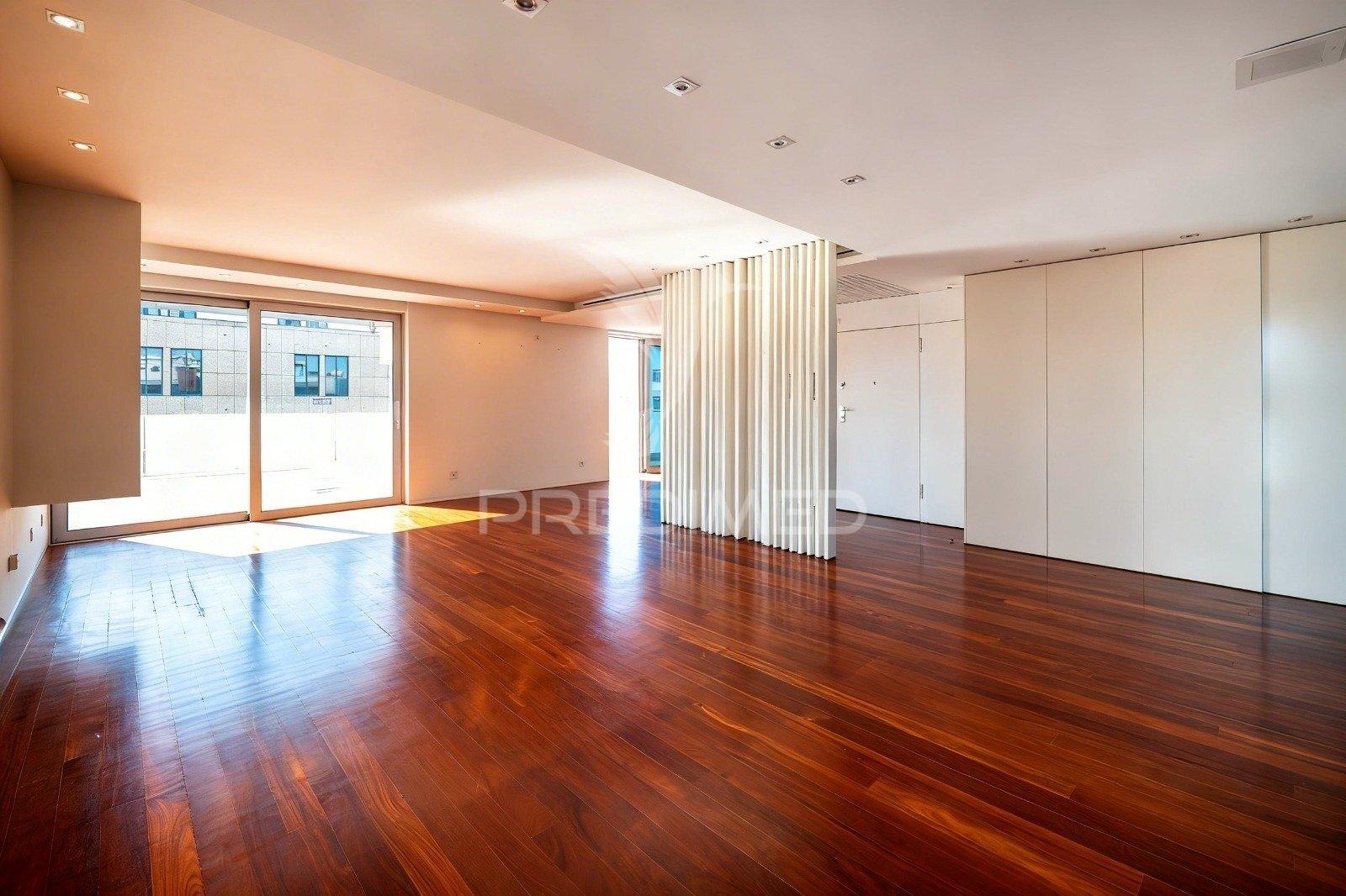 Penthouse t3 de luxo no centro de barcelos — avenida nuno álvares pereira