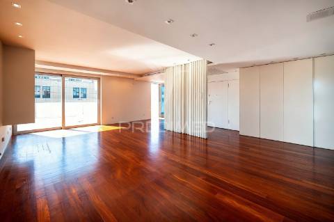 Penthouse t3 de luxo no centro de barcelos — avenida nuno álvares pereira