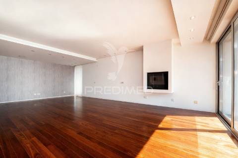 Penthouse t3 de luxo no centro de barcelos — avenida nuno álvares pereira