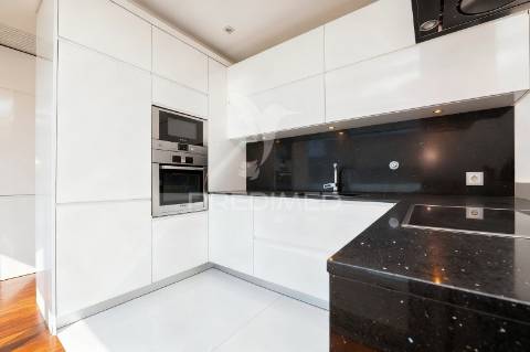 Penthouse t3 de luxo no centro de barcelos — avenida nuno álvares pereira