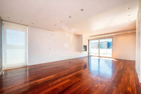 Penthouse t3 de luxo no centro de barcelos — avenida nuno álvares pereira