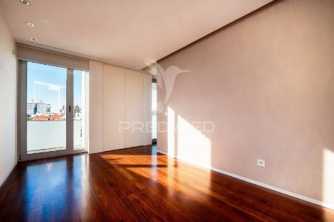 Penthouse t3 de luxo no centro de barcelos — avenida nuno álvares pereira