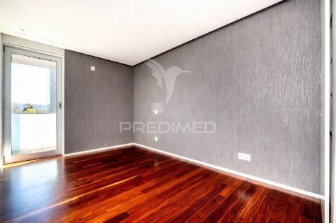 Penthouse t3 de luxo no centro de barcelos — avenida nuno álvares pereira