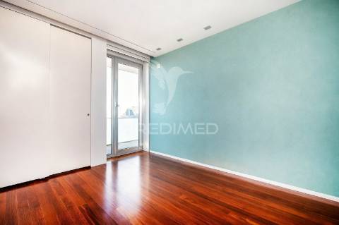 Penthouse t3 de luxo no centro de barcelos — avenida nuno álvares pereira