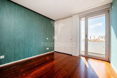 Penthouse t3 de luxo no centro de barcelos — avenida nuno álvares pereira