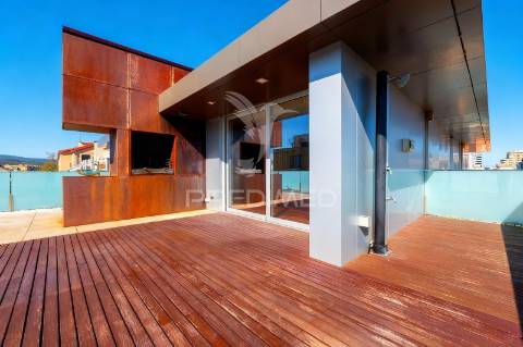 Penthouse t3 de luxo no centro de barcelos — avenida nuno álvares pereira