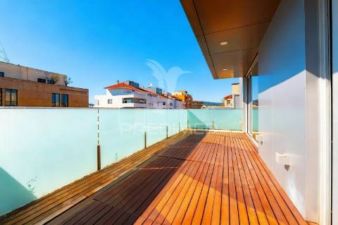 Penthouse t3 de luxo no centro de barcelos — avenida nuno álvares pereira