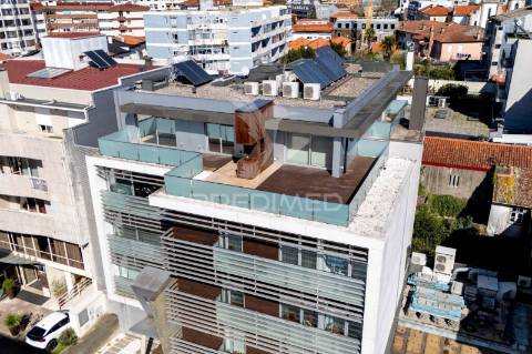 Penthouse t3 de luxo no centro de barcelos — avenida nuno álvares pereira