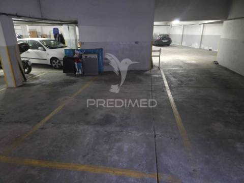 T2 com garagem em pedroso - excelente estado e localização estratégica