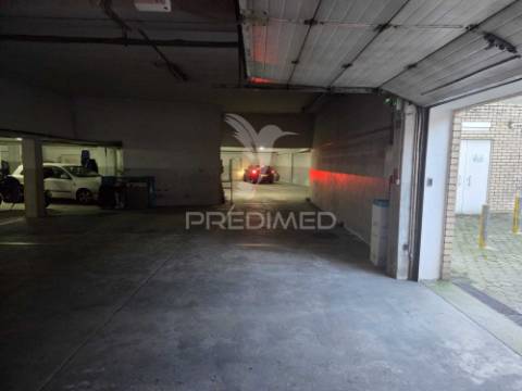 T2 com garagem em pedroso - excelente estado e localização estratégica