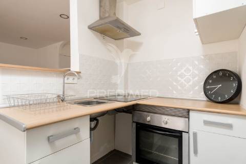 T1 open space remodelado no centro de almada | junto ao beira-mar | excelente localização