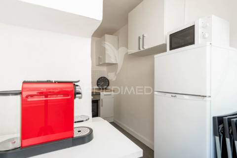 T1 open space remodelado no centro de almada | junto ao beira-mar | excelente localização