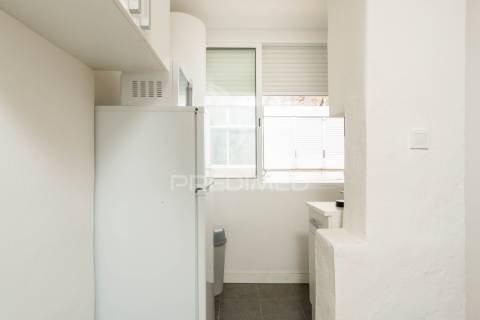 T1 open space remodelado no centro de almada | junto ao beira-mar | excelente localização