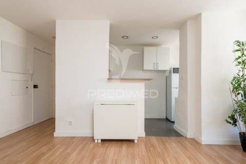 T1 open space remodelado no centro de almada | junto ao beira-mar | excelente localização