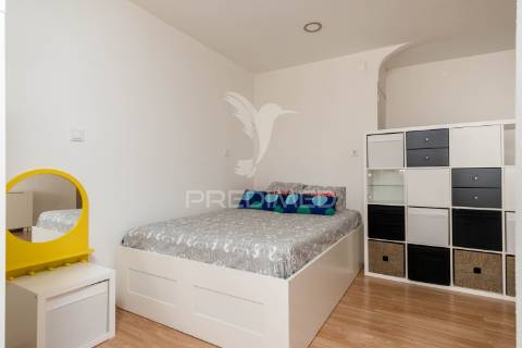 T1 open space remodelado no centro de almada | junto ao beira-mar | excelente localização