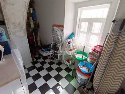 Excelente moradia t5 com possibilidade de dois apartamentos e espaço exterior