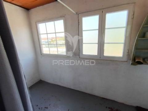 Excelente moradia t5 com possibilidade de dois apartamentos e espaço exterior