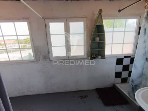 Excelente moradia t5 com possibilidade de dois apartamentos e espaço exterior