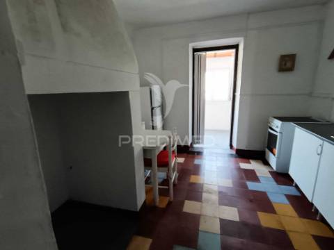 Excelente moradia t5 com possibilidade de dois apartamentos e espaço exterior