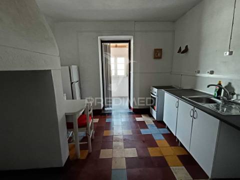 Excelente moradia t5 com possibilidade de dois apartamentos e espaço exterior