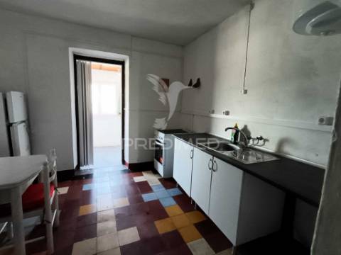 Excelente moradia t5 com possibilidade de dois apartamentos e espaço exterior