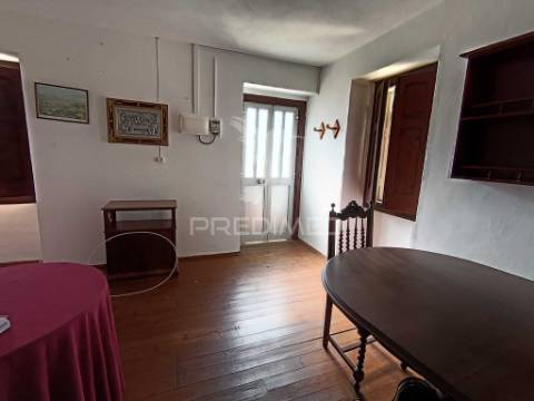 Excelente moradia t5 com possibilidade de dois apartamentos e espaço exterior