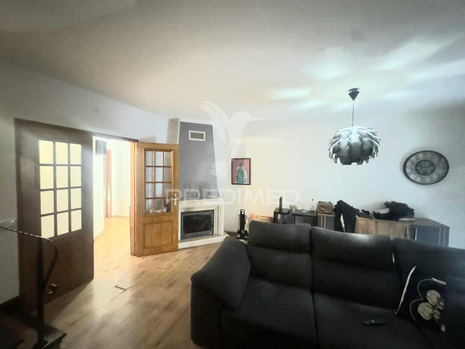 Duplex t4 com garagem e terraço,santiago do cacém.