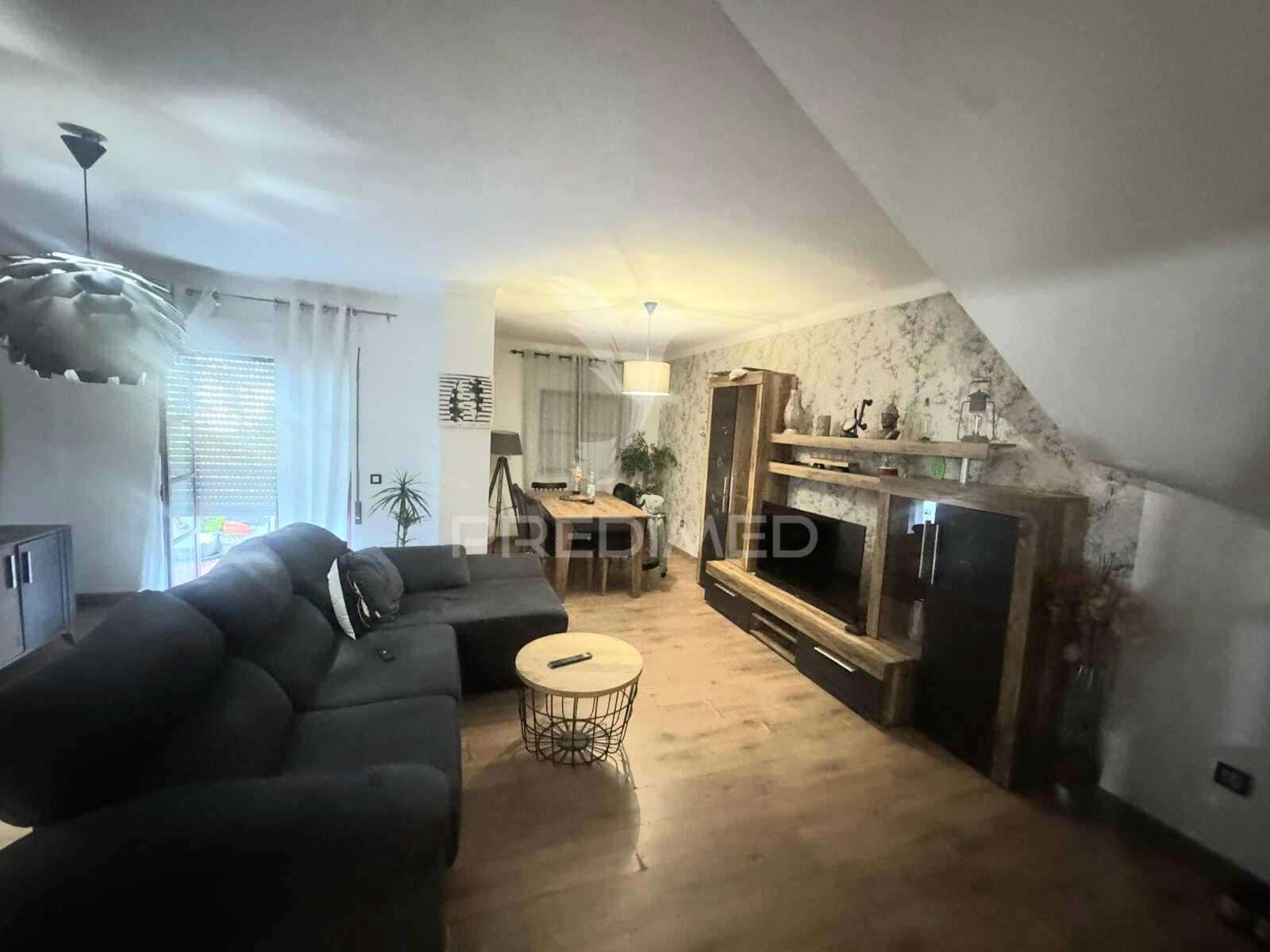 Duplex t4 com garagem e terraço,santiago do cacém.