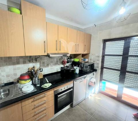 Duplex t4 com garagem e terraço,santiago do cacém.