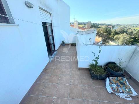 Duplex t4 com garagem e terraço,santiago do cacém.