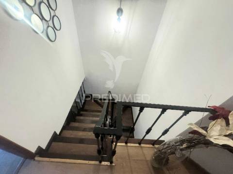 Duplex t4 com garagem e terraço,santiago do cacém.