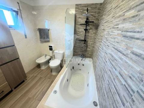 Duplex t4 com garagem e terraço,santiago do cacém.