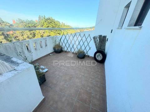 Duplex t4 com garagem e terraço,santiago do cacém.