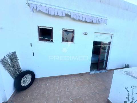 Duplex t4 com garagem e terraço,santiago do cacém.