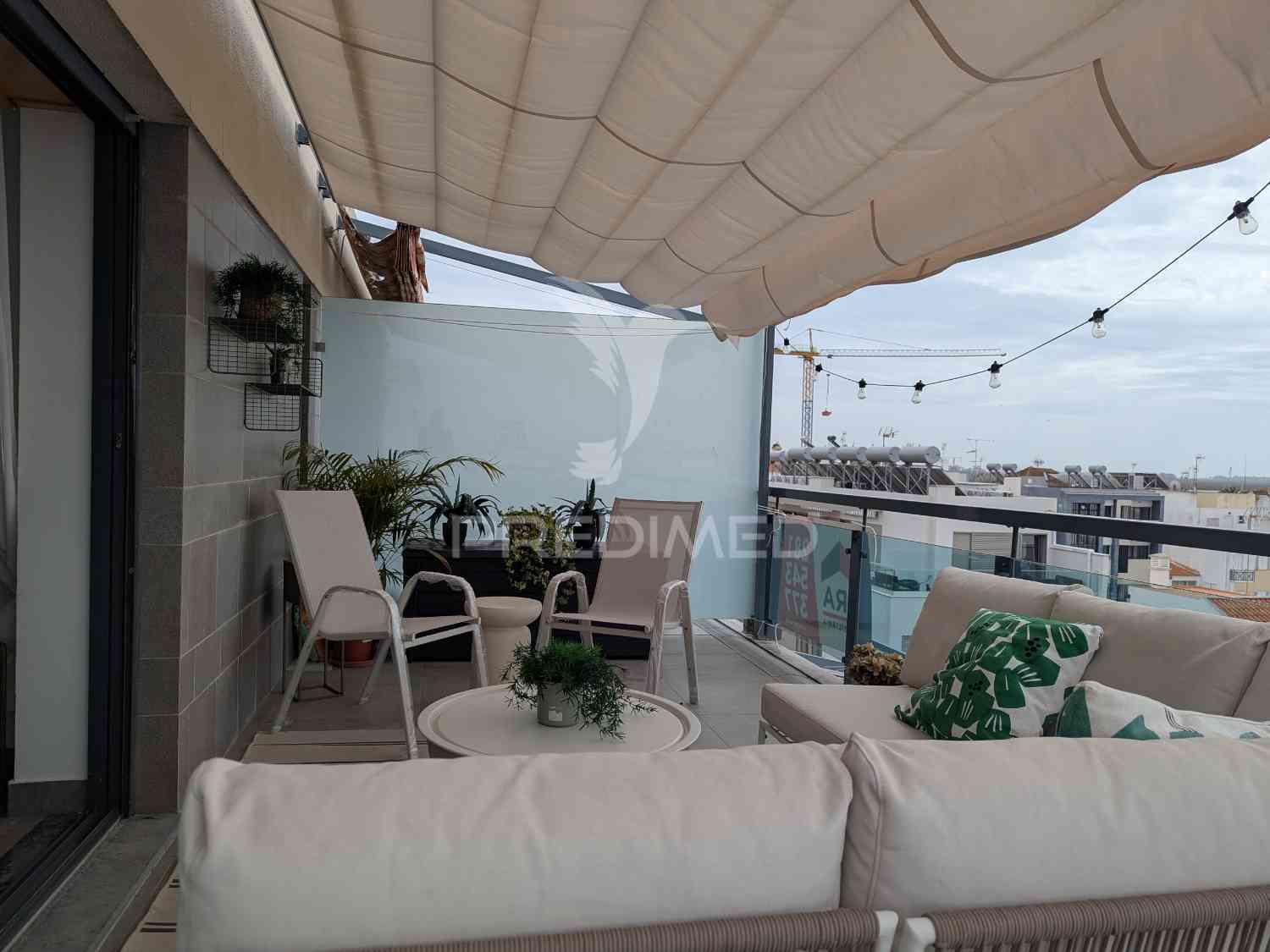 Magnífico t1, central, com um terraço, vista rio e garagem