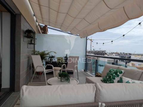 Magnífico t1, central, com um terraço, vista rio e garagem