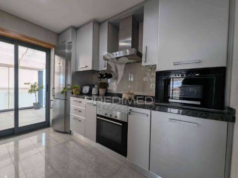 Magnífico t1, central, com um terraço, vista rio e garagem