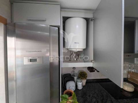 Magnífico t1, central, com um terraço, vista rio e garagem