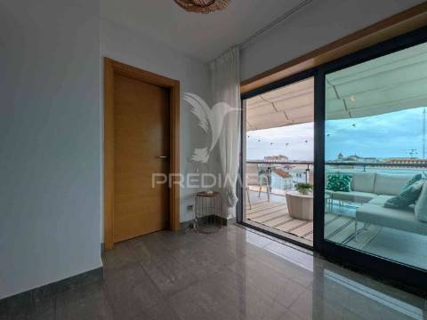 Magnífico t1, central, com um terraço, vista rio e garagem