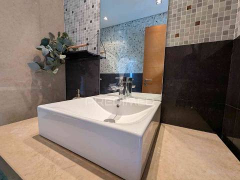 Magnífico t1, central, com um terraço, vista rio e garagem