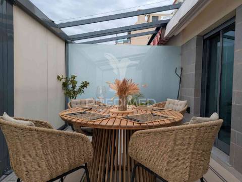 Magnífico t1, central, com um terraço, vista rio e garagem