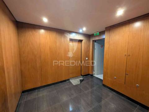 Magnífico t1, central, com um terraço, vista rio e garagem