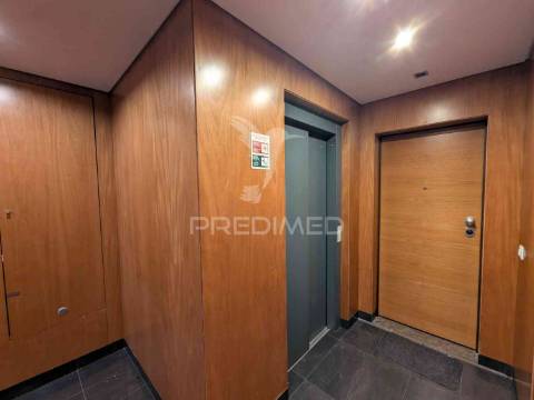 Magnífico t1, central, com um terraço, vista rio e garagem