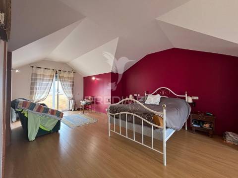 Moradia tradicional t4 com piscina e vista desafogada sobre o campo no carvalhal benfeito