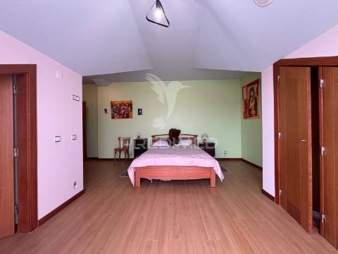 Moradia tradicional t4 com piscina e vista desafogada sobre o campo no carvalhal benfeito